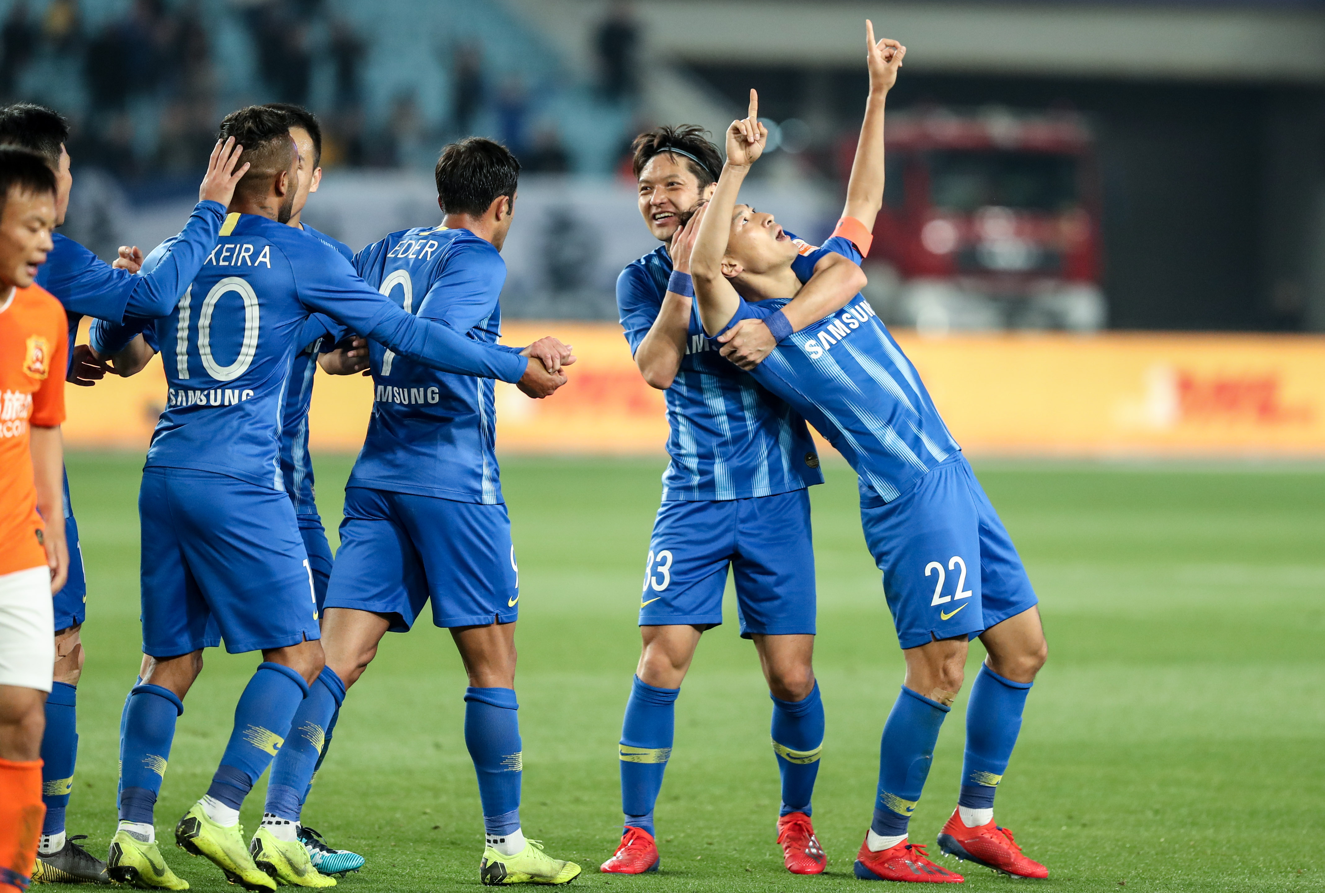 寻求赞助！ Uzi ：有没有人可以赞助我们的GM团队？我们只需要几百名玩家