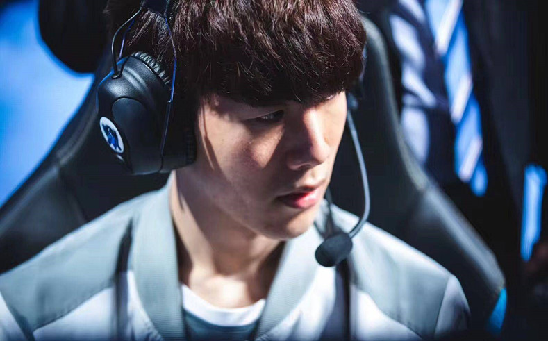 好久不见！Karsa分享与Uzi合照：偶遇Uzi