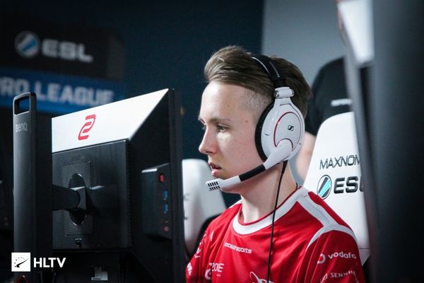 TheShy带队也未能做到！WBG改名后队伍首次晋级季后赛四强